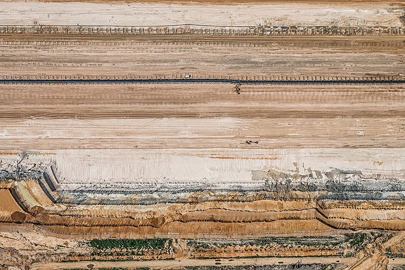 Illustration for article titled Aerial Photos of Coal Mining Pits Are Sublime and Terrifying